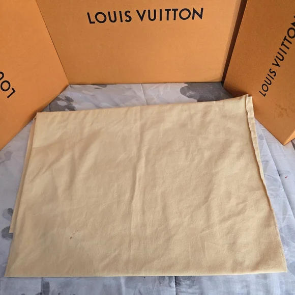 💛Louis Vuitton envelope dust bag 17 3/4" x 13 1/2"💛 - Picture 2 of 8